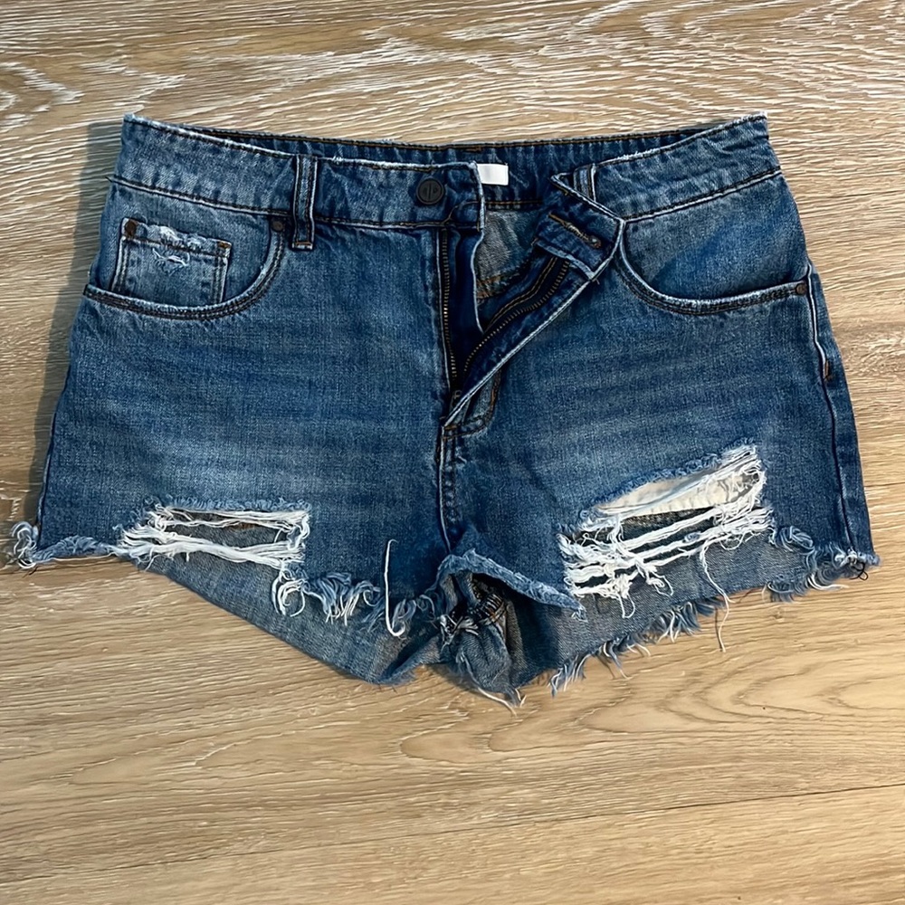 Super cute denim shorts! Only worn once!